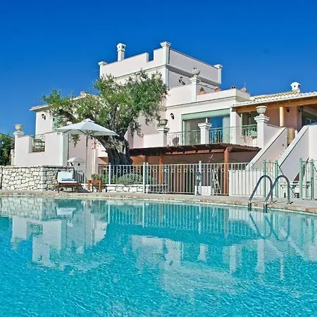 Villa Sleeps 12 Pool Wifi