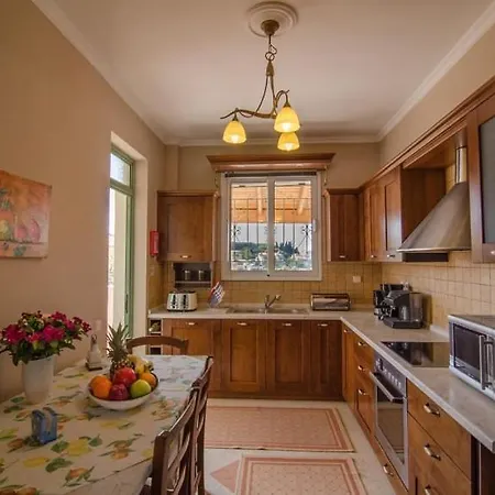Sleeps 12 Pool Wifi Villa
