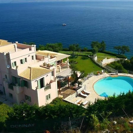 Villa Sleeps 12 Pool Wifi *